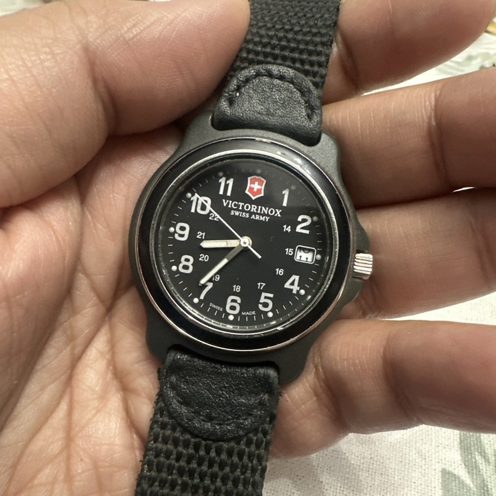 Vintage VICTORINOX SWISS ARMY Men's 40mm Black Watch SWISS MADE Untested As Is